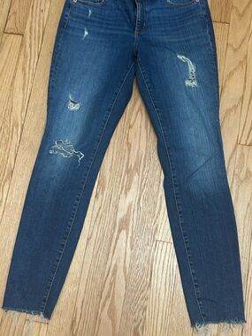 Universal Thread Women's Skinny Distressed Jeans in Blue size 6